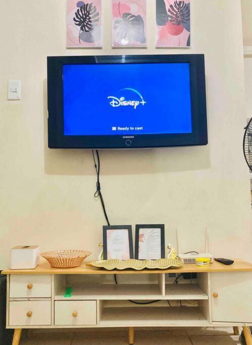 2 Bedroom Cozy Unit In Urban Deca Homes Manila