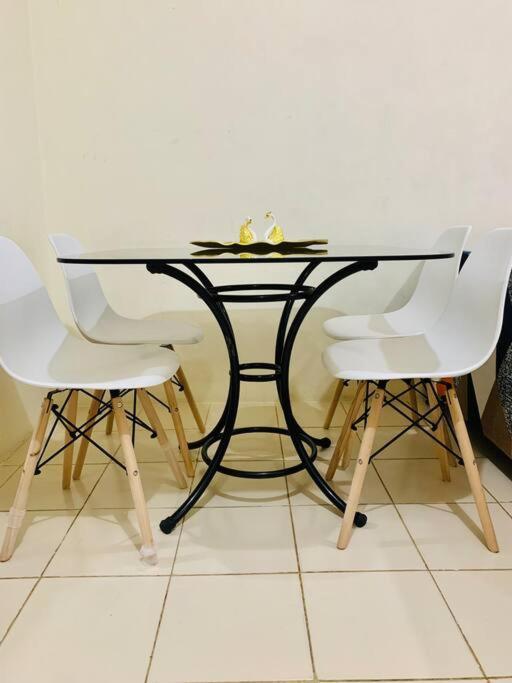 2 Bedroom Cozy Unit In Urban Deca Homes Manila
