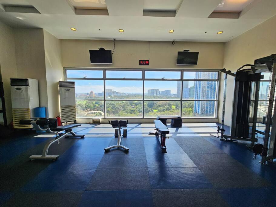 Apartment The Infinity Towers In Bgc - Spectacular 2br Near Hight Street *
