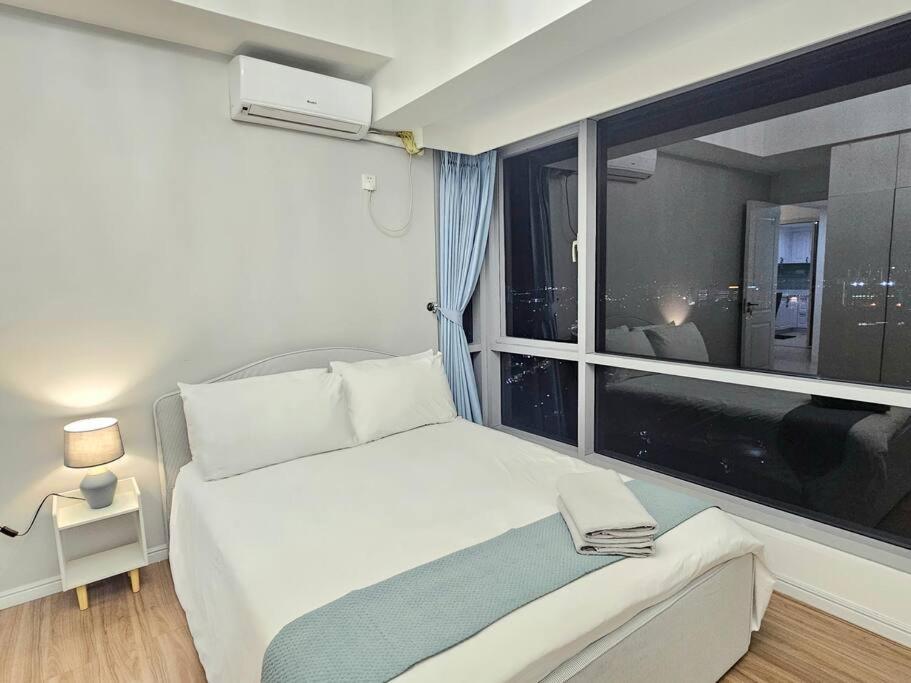 The Infinity Towers In Bgc - Spectacular 2br Near Hight Street Apartment *