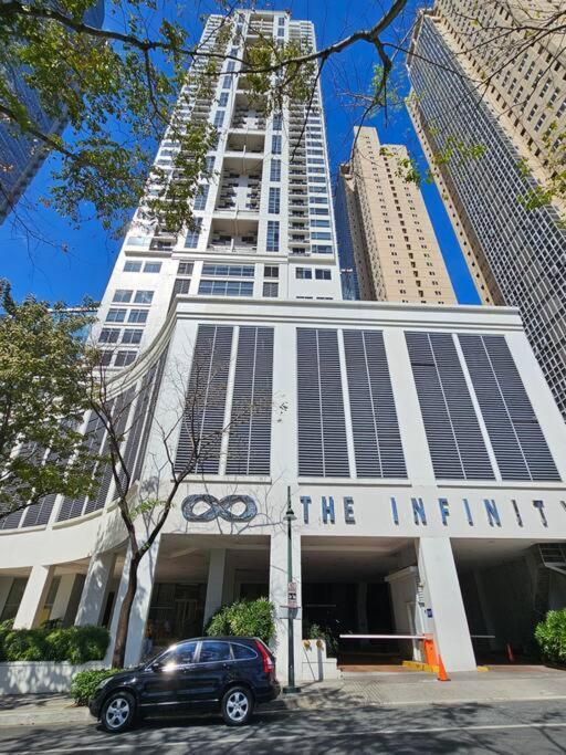 The Infinity Towers In Bgc - Spectacular 2br Near Hight Street Manila