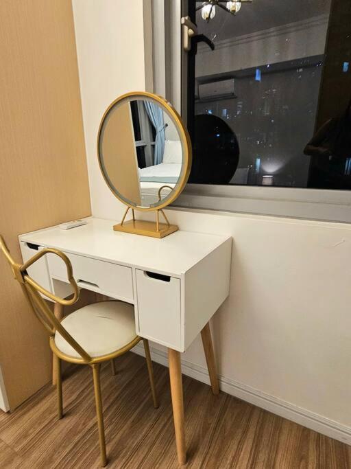 The Infinity Towers In Bgc - Spectacular 2br Near Hight Street Manila