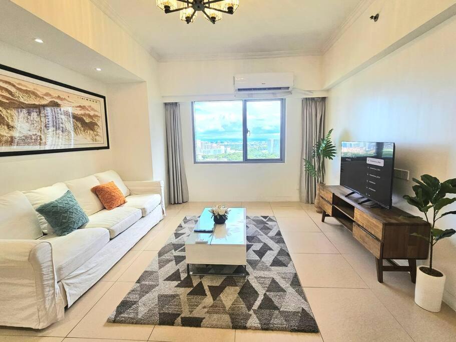 The Infinity Towers In Bgc - Spectacular 2br Near Hight Street Apartment *