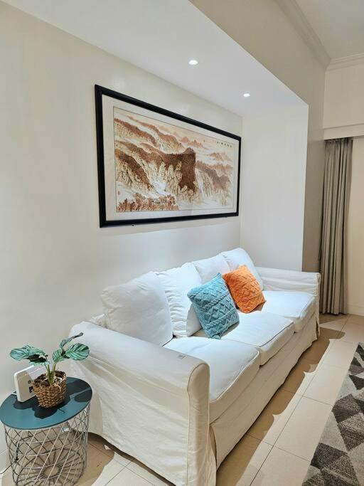 The Infinity Towers In Bgc - Spectacular 2br Near Hight Street Manila
