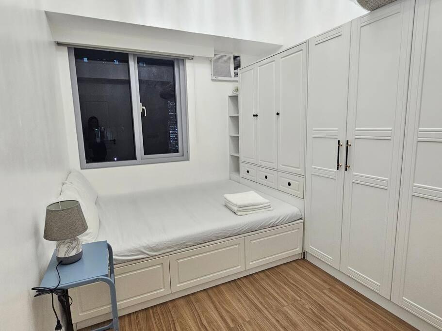 Apartment The Infinity Towers In Bgc - Spectacular 2br Near Hight Street Manila
