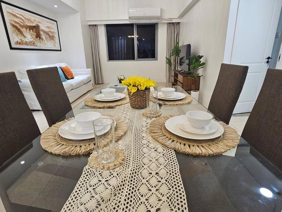 The Infinity Towers In Bgc - Spectacular 2br Near Hight Street Apartment