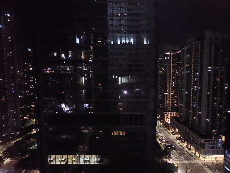 Apartment The Infinity Towers In Bgc - Spectacular 2br Near Hight Street *