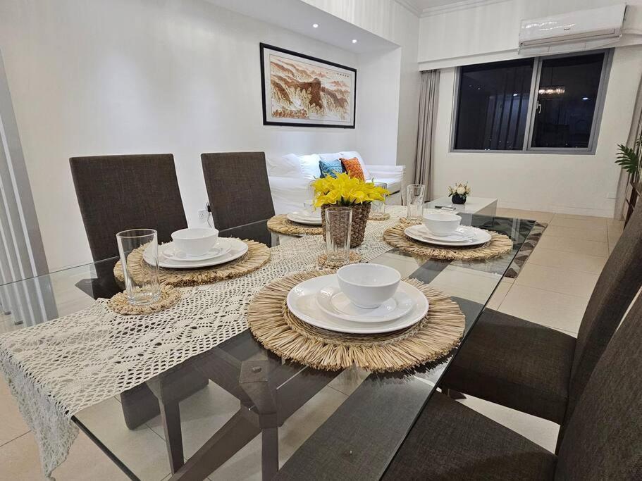 The Infinity Towers In Bgc - Spectacular 2br Near Hight Street Manila