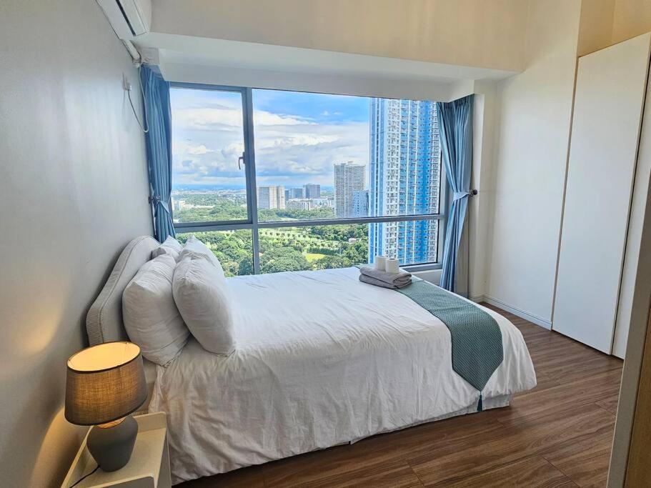 The Infinity Towers In Bgc - Spectacular 2br Near Hight Street Apartment Manila