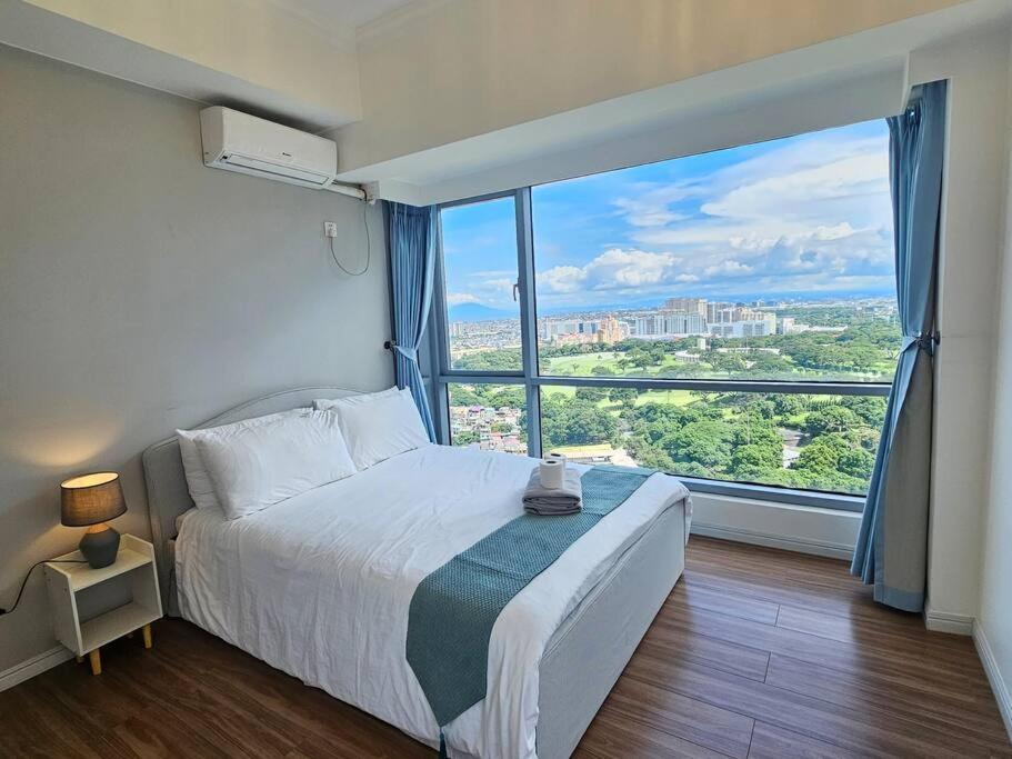 The Infinity Towers In Bgc - Spectacular 2br Near Hight Street * Manila