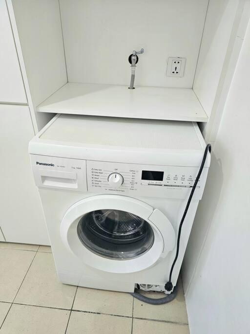 The Infinity Towers In Bgc - Spectacular 2br Near Hight Street Apartment Manila