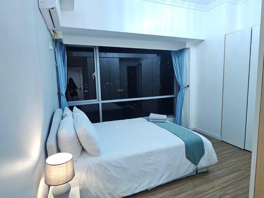 Apartment The Infinity Towers In Bgc - Spectacular 2br Near Hight Street *