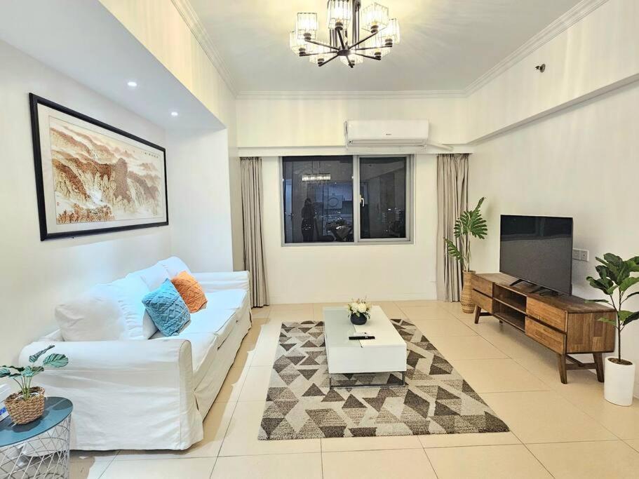 The Infinity Towers In Bgc - Spectacular 2br Near Hight Street Apartment Manila