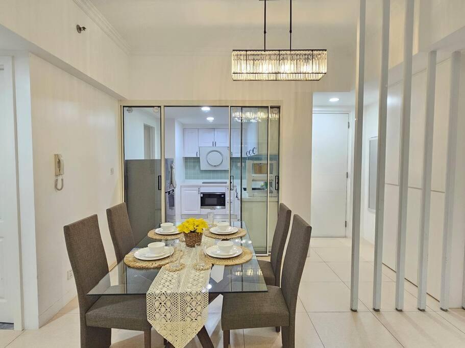 The Infinity Towers In Bgc - Spectacular 2br Near Hight Street *