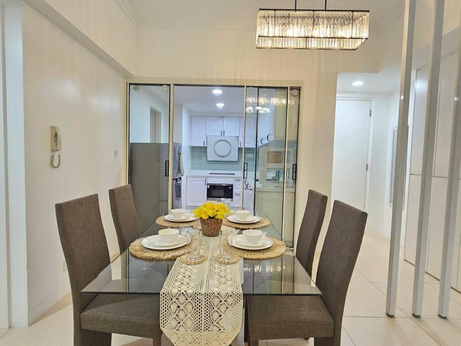 The Infinity Towers In Bgc - Spectacular 2br Near Hight Street