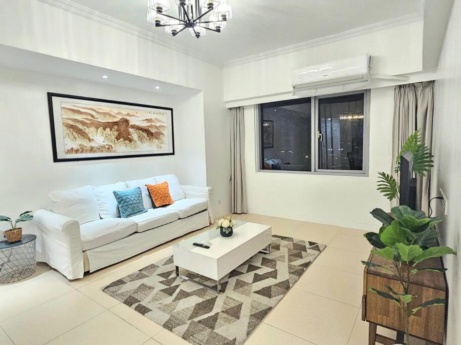 The Infinity Towers In Bgc - Spectacular 2br Near Hight Street Apartment Manila