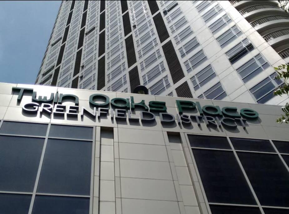 Apartment Greenfield District Shaw Blvd At Twin Oaks Place *