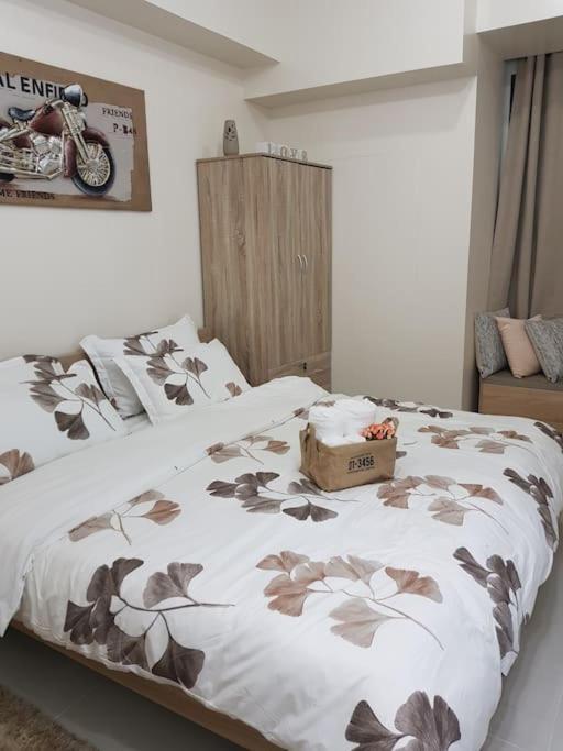 Apartment Greenfield District Shaw Blvd At Twin Oaks Place *