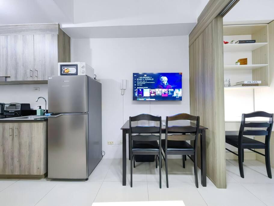 Apartment 1br Unit Condotel W Balcony Fame Residences -fm07 Manila