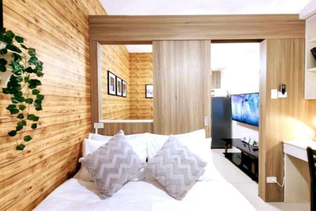 1br Unit Condotel W Balcony Fame Residences -fm05 Apartment