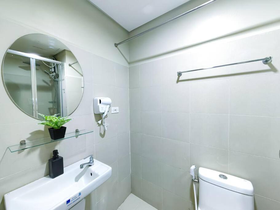 1br Unit Condotel W Balcony Fame Residences -fm05 Apartment