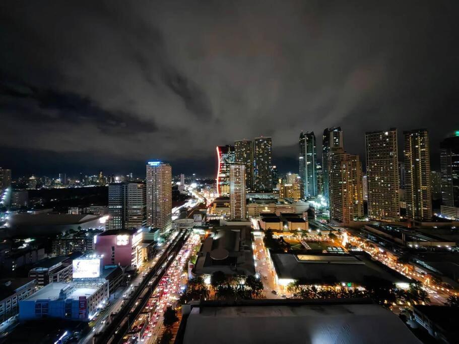 1br Unit Condotel W Balcony Fame Residences -fm05 * Manila
