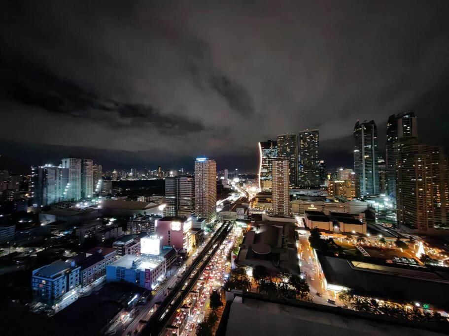 1br Unit Condotel W Balcony Fame Residences -fm05 * Manila