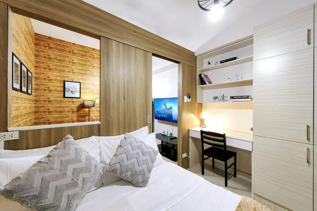1br Unit Condotel W Balcony Fame Residences -fm05 * Manila