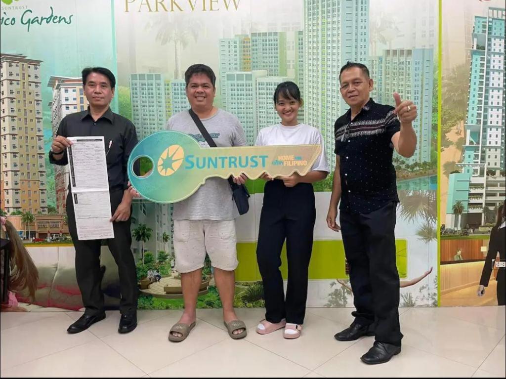 Suntrust Parkview * Manila