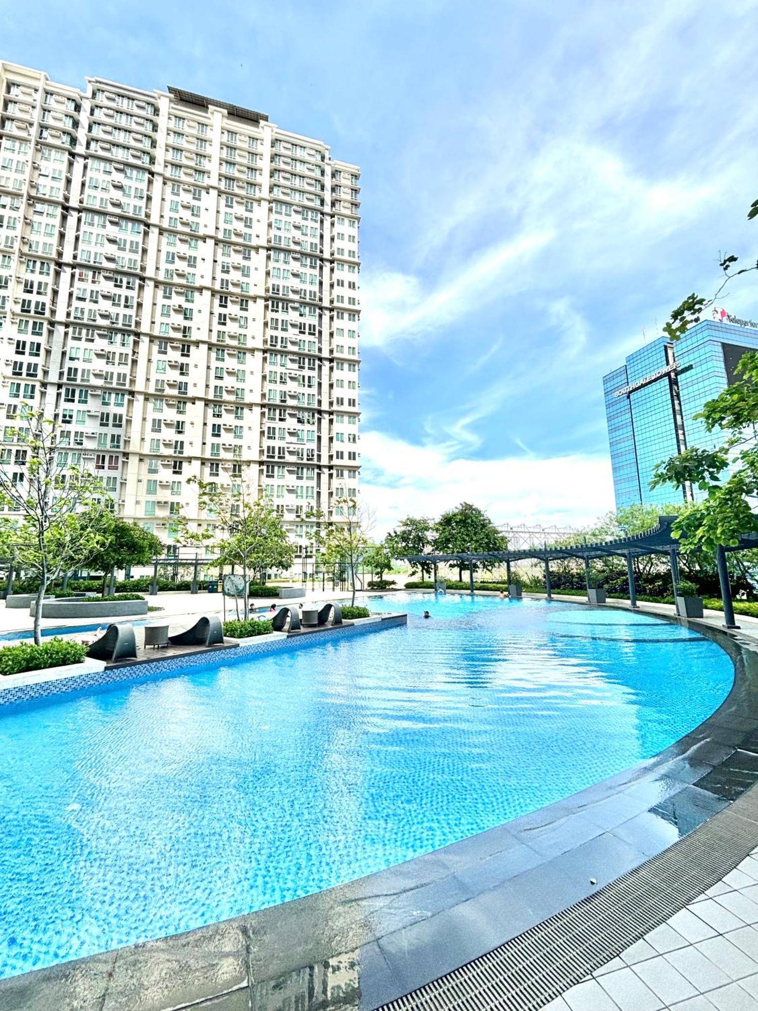 Hayahay Vacay * Makati City