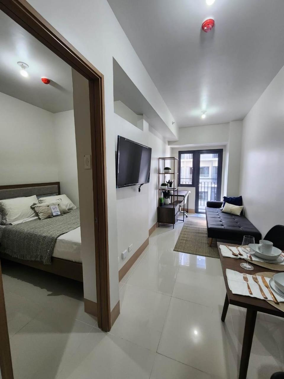 Shore 3 Residences Moa Apartment
