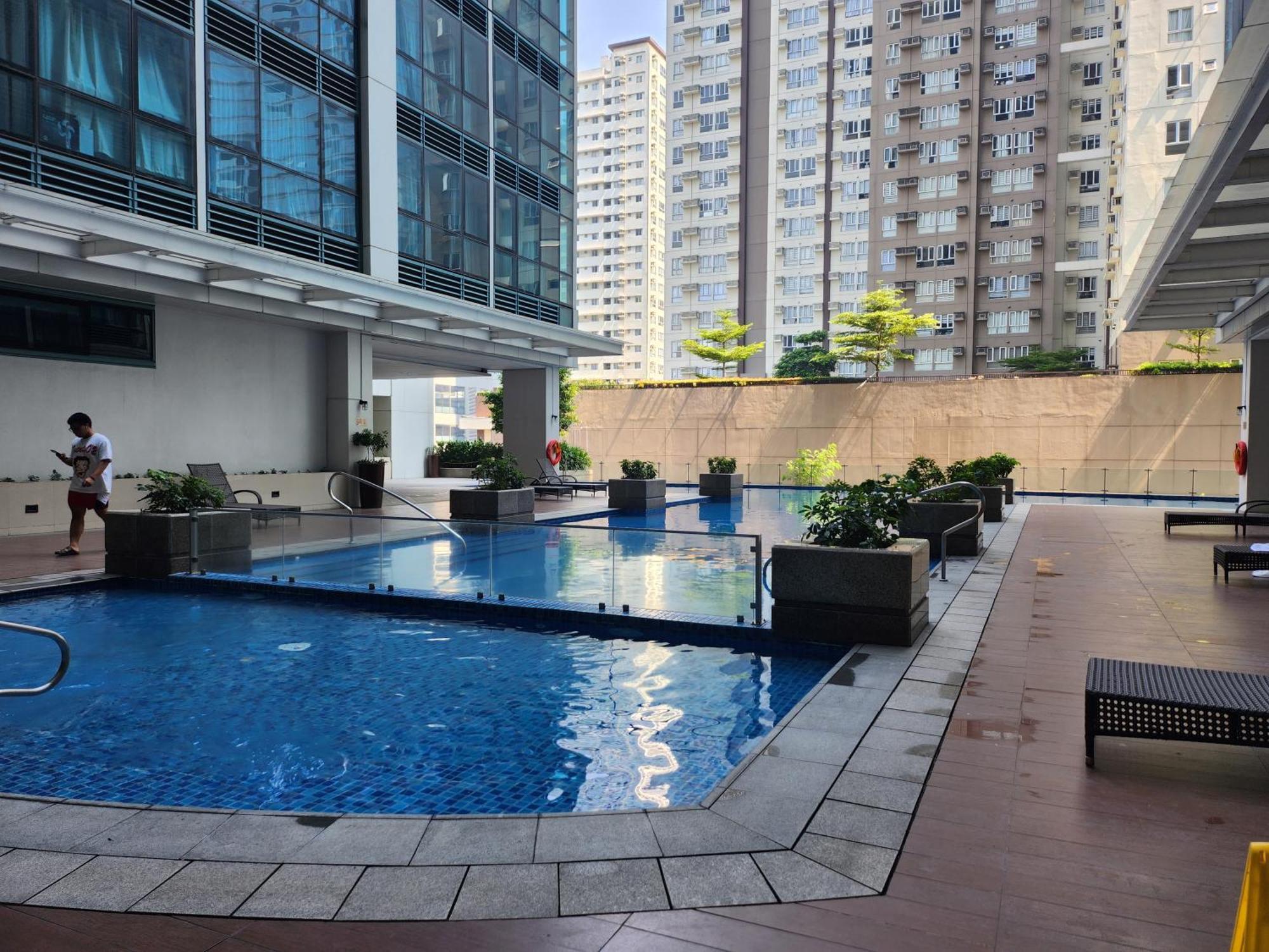 Bgc One Uptown King Bed 3 Min Walk To Malls And Restaurants * Manila