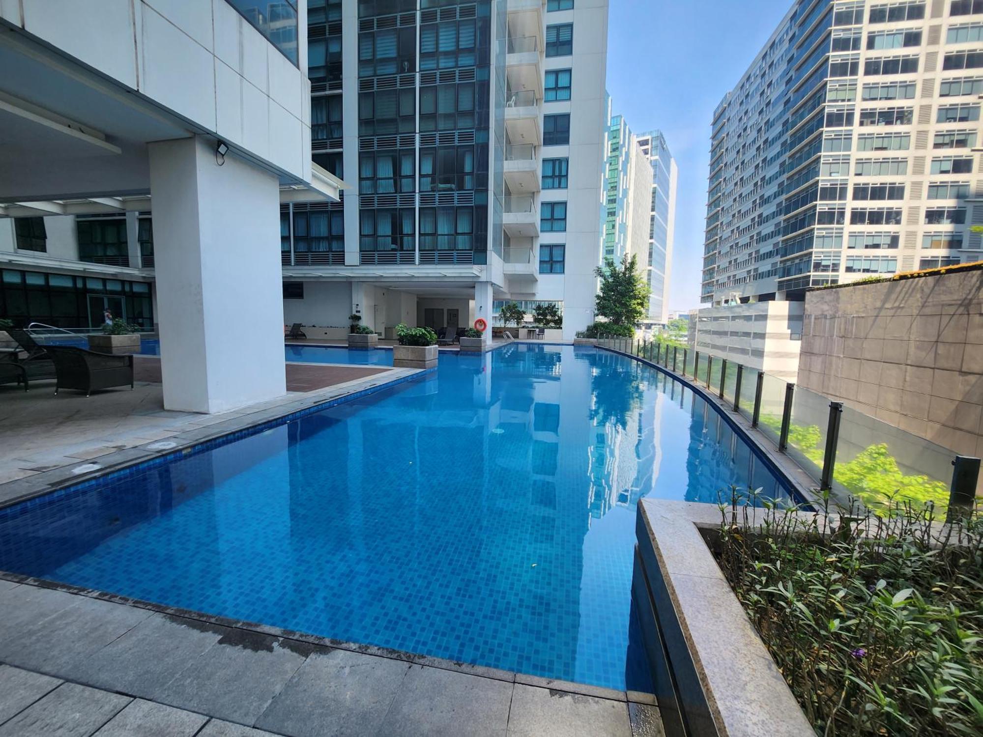 Apartment Bgc One Uptown King Bed 3 Min Walk To Malls And Restaurants