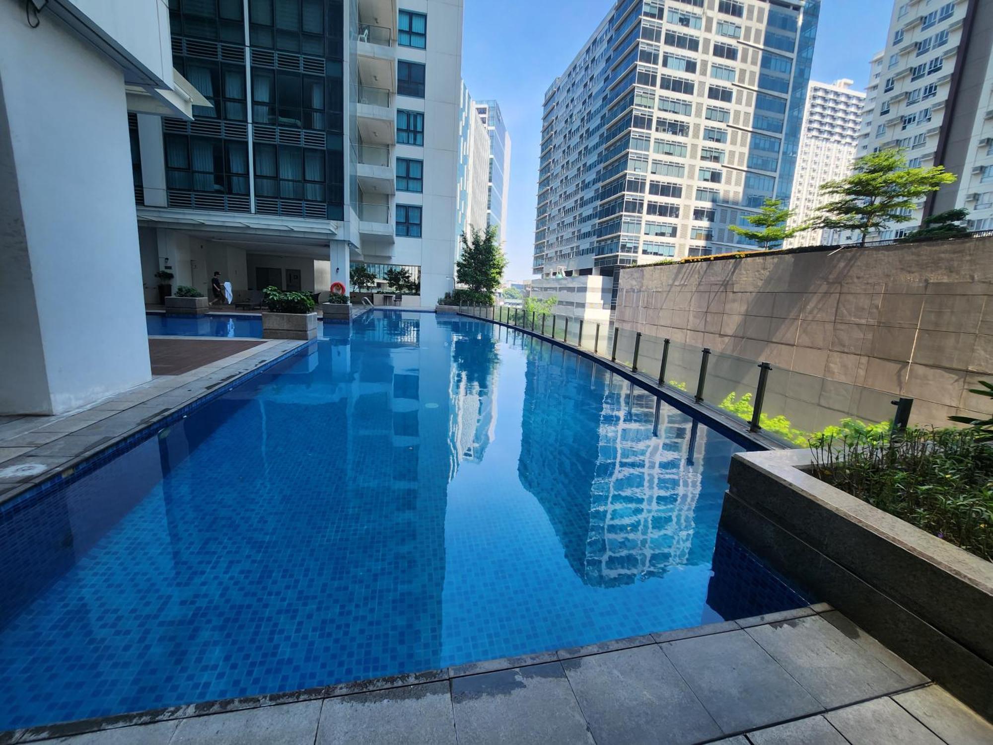 Bgc One Uptown King Bed 3 Min Walk To Malls And Restaurants Apartment *