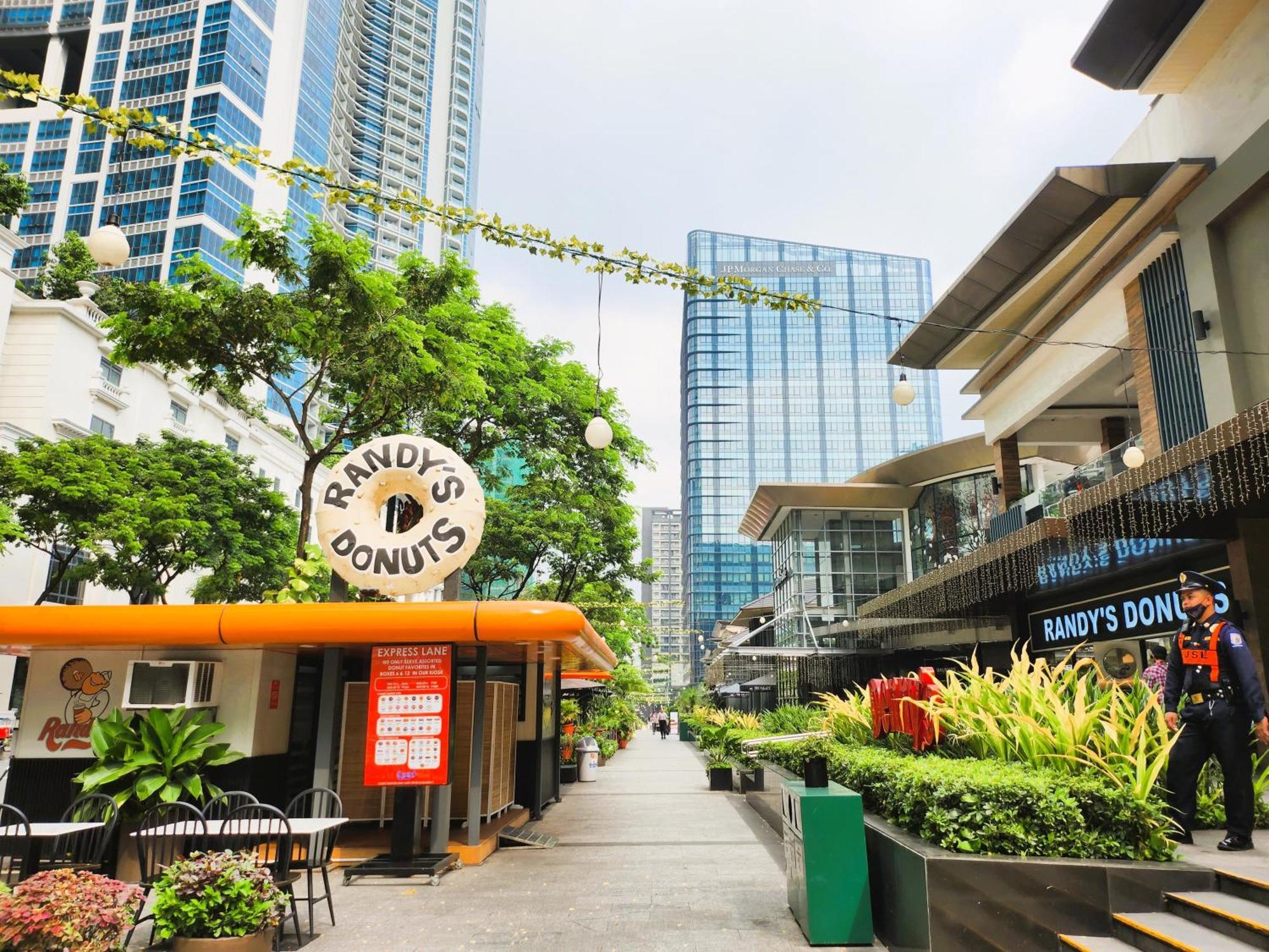 Bgc One Uptown King Bed 3 Min Walk To Malls And Restaurants Apartment Manila
