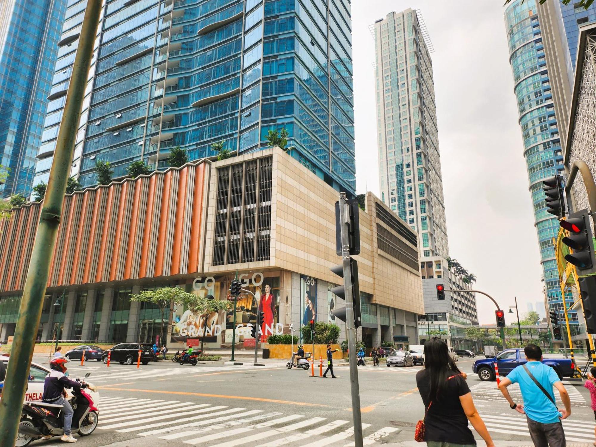 Apartment Bgc One Uptown King Bed 3 Min Walk To Malls And Restaurants *