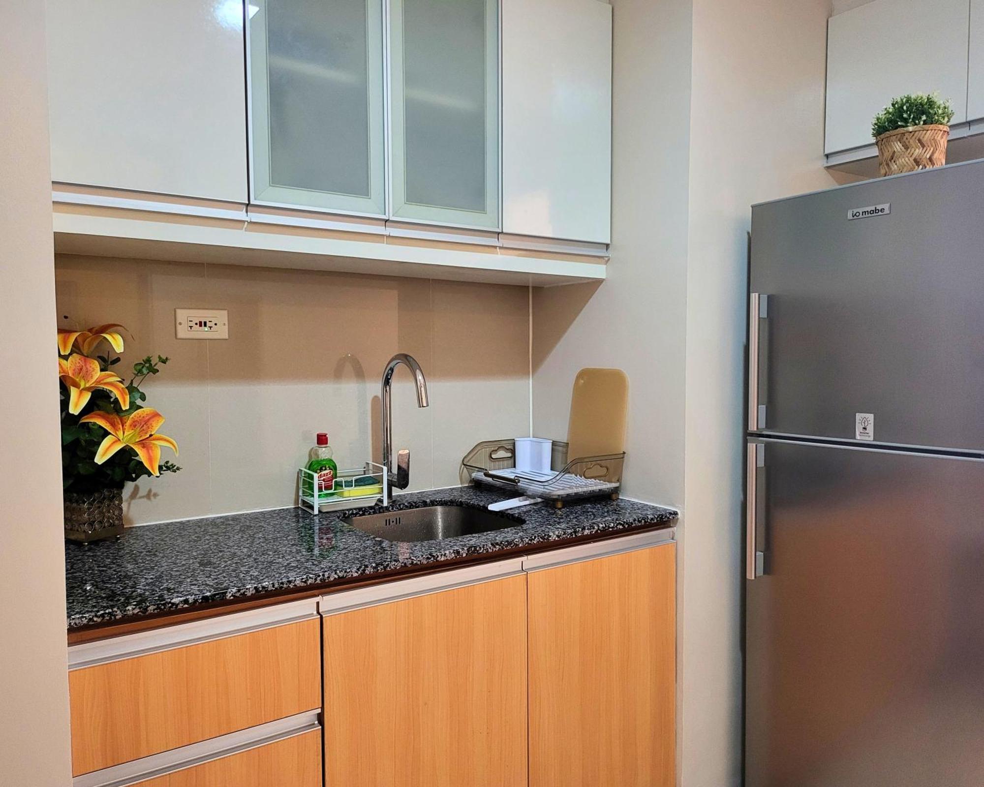 Bgc One Uptown King Bed 3 Min Walk To Malls And Restaurants Apartment