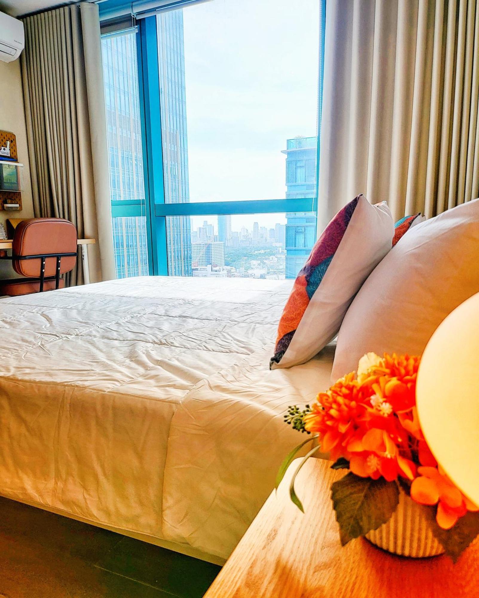 Bgc One Uptown King Bed 3 Min Walk To Malls And Restaurants
