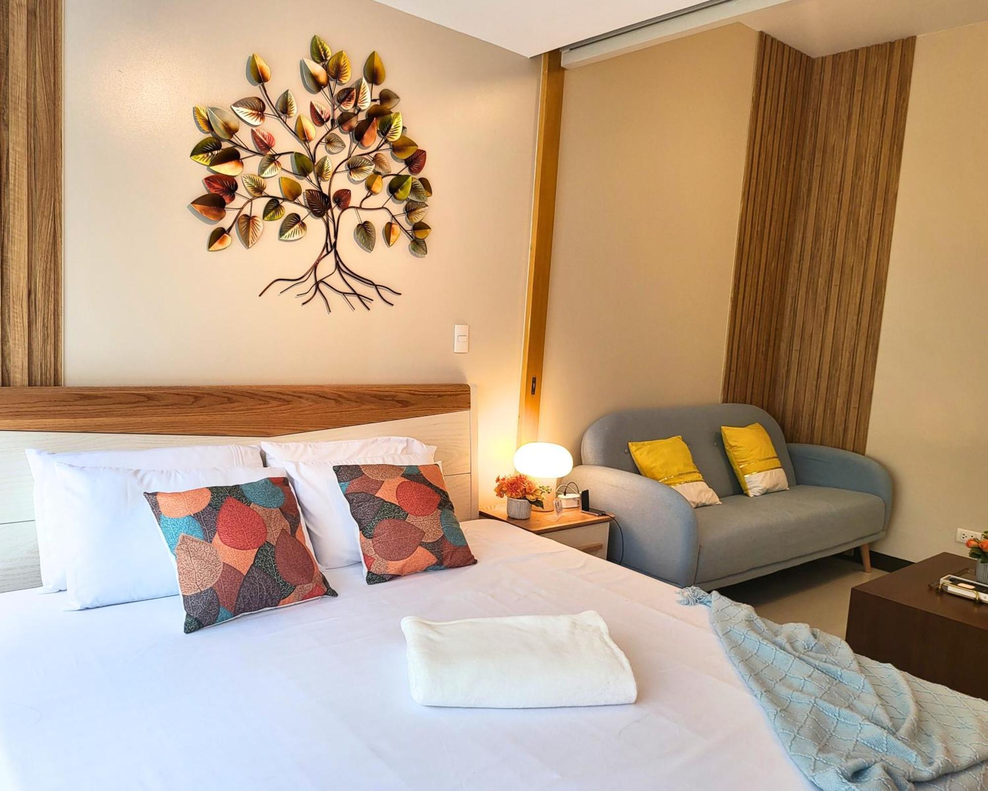Apartment Bgc One Uptown King Bed 3 Min Walk To Malls And Restaurants Manila