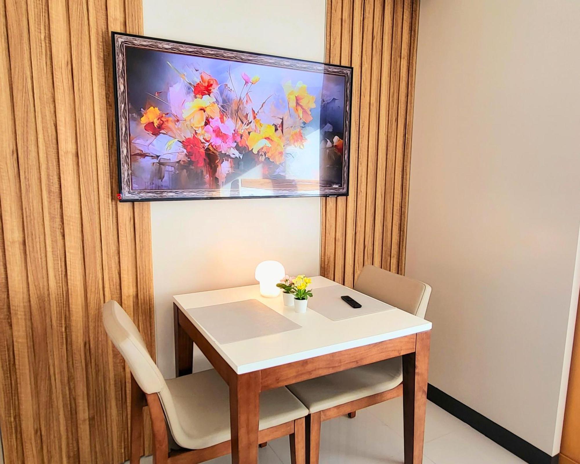 Bgc One Uptown King Bed 3 Min Walk To Malls And Restaurants Apartment