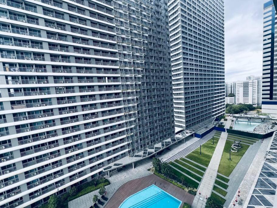Apartment 1br Unit Condotel W Balcony Fame Residences -fm19 Manila