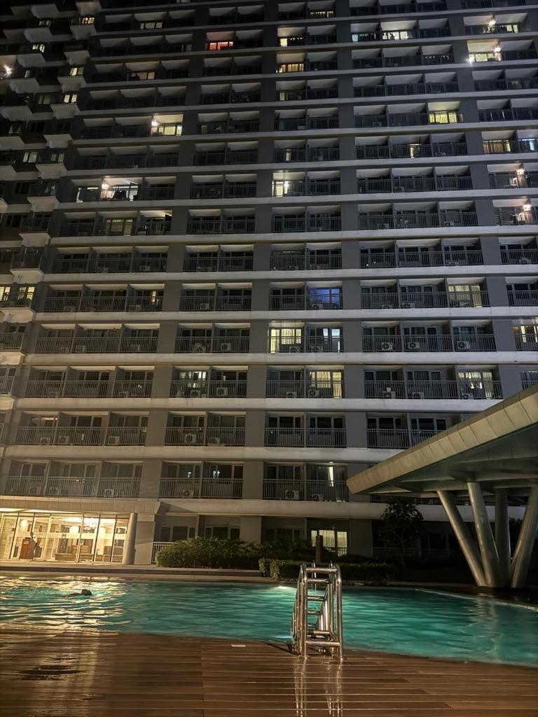 Zekes Manila