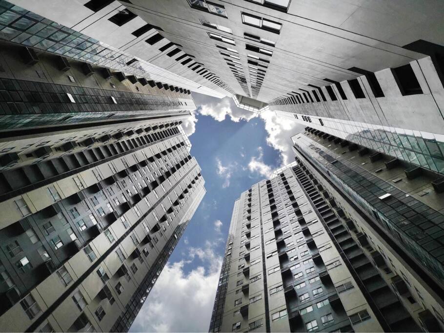 Jv Maximum Dwelling Experience In Bgc Apartment Manila