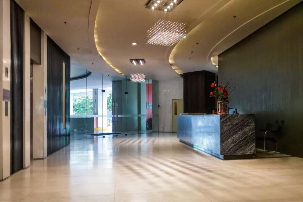 Jv Maximum Dwelling Experience In Bgc Manila