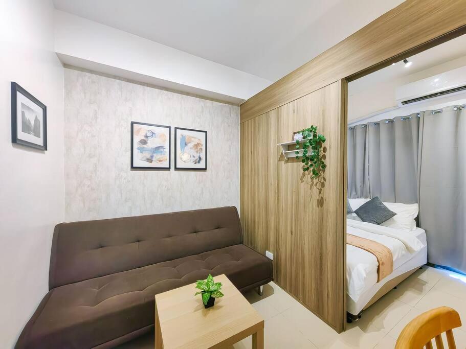 1br Unit Condotel W Balcony Fame Residences -fm16 * Manila