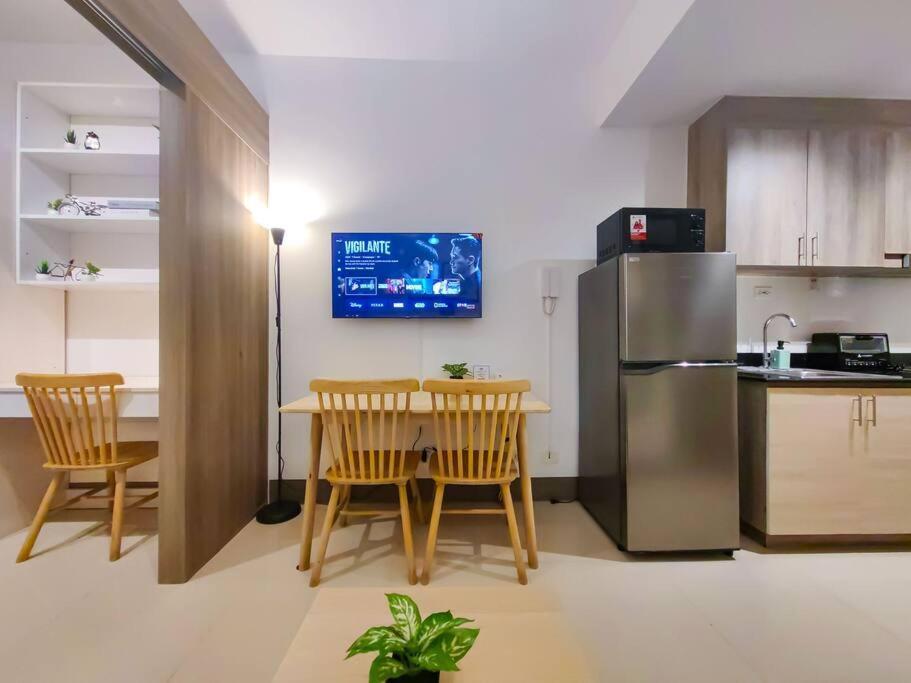 Apartment 1br Unit Condotel W Balcony Fame Residences -fm16 Manila