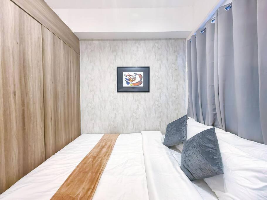 Apartment 1br Unit Condotel W Balcony Fame Residences -fm16 Manila