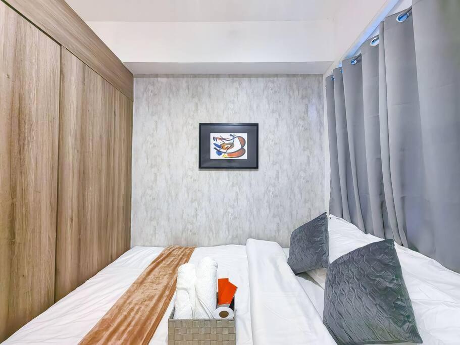 Apartment 1br Unit Condotel W Balcony Fame Residences -fm16 Manila