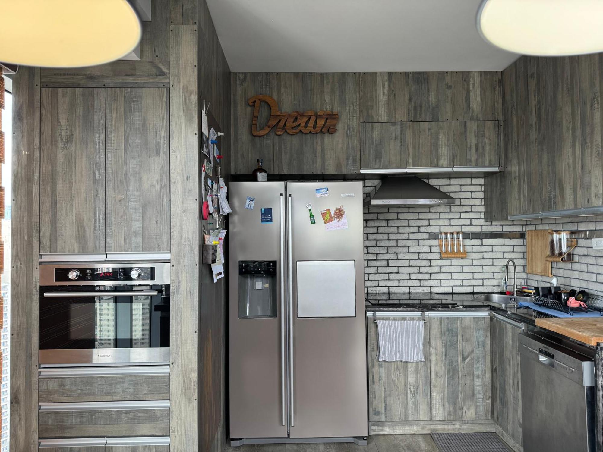 Lower Penthouse With Balcony & Cityviews In Makati