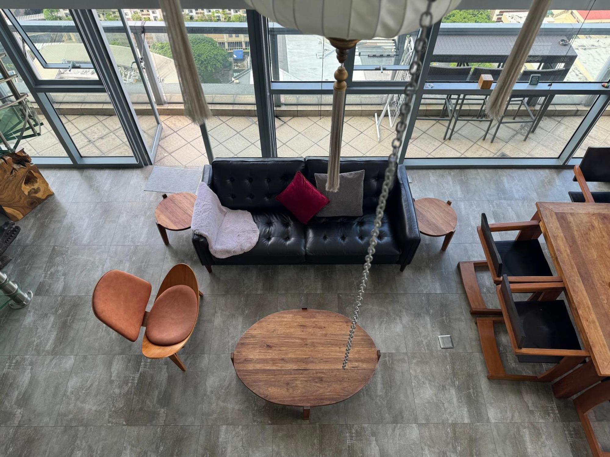 Lower Penthouse With Balcony & Cityviews In Makati Apartment